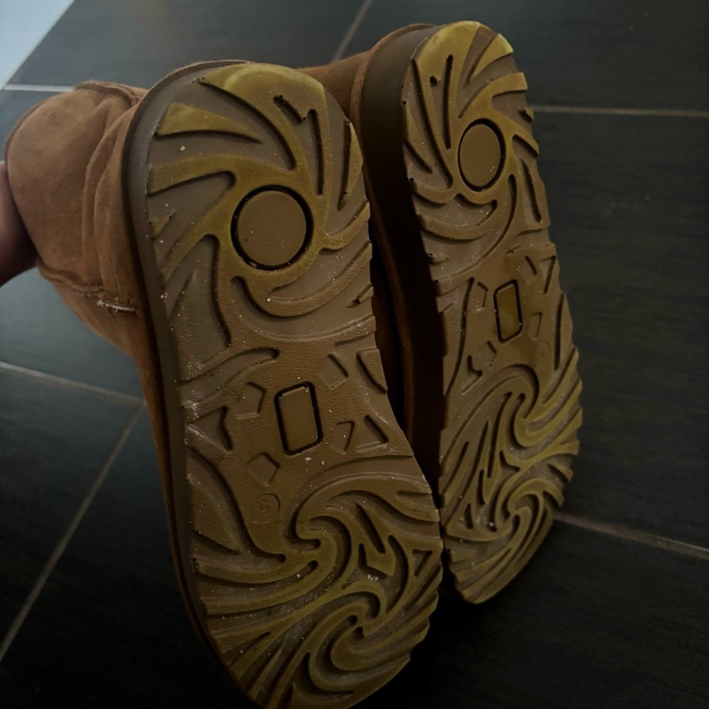 Kirkland Signature Shearling Boots - Picture 5 of 6